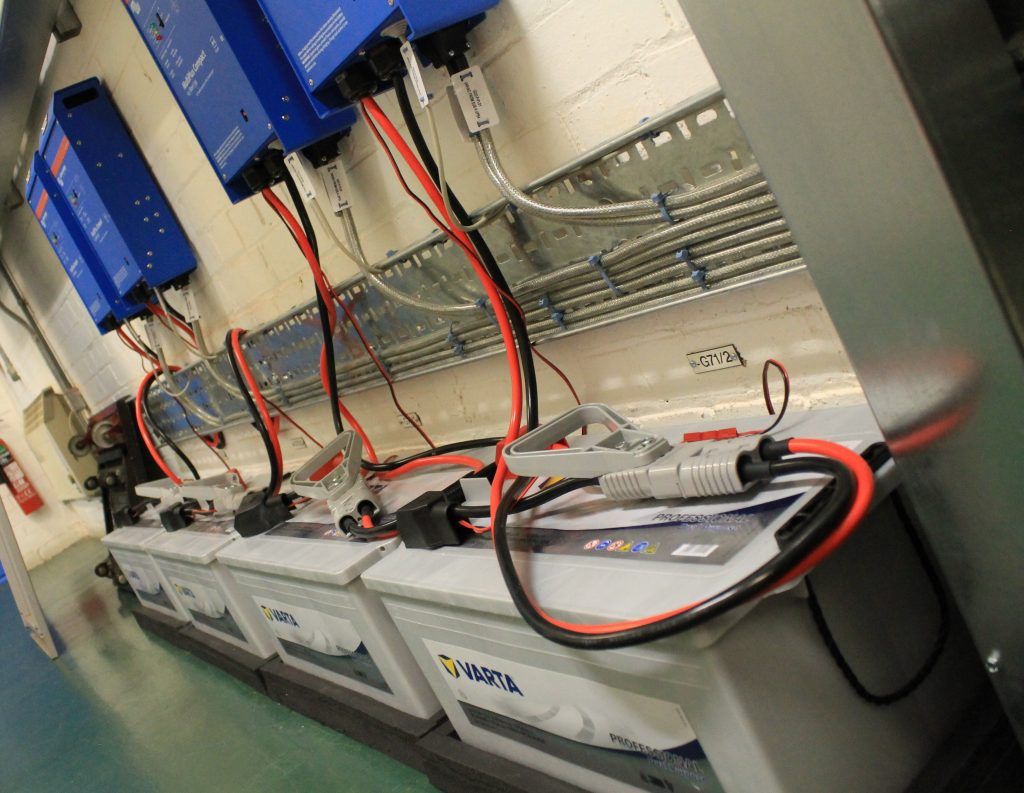 Dual Redundant UPS System (8hrs +) A redundant UPS system